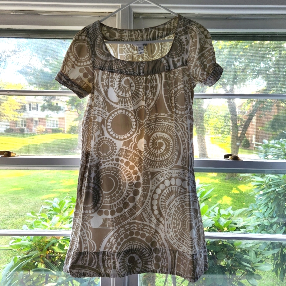 H&M Tan and White Shift Dress